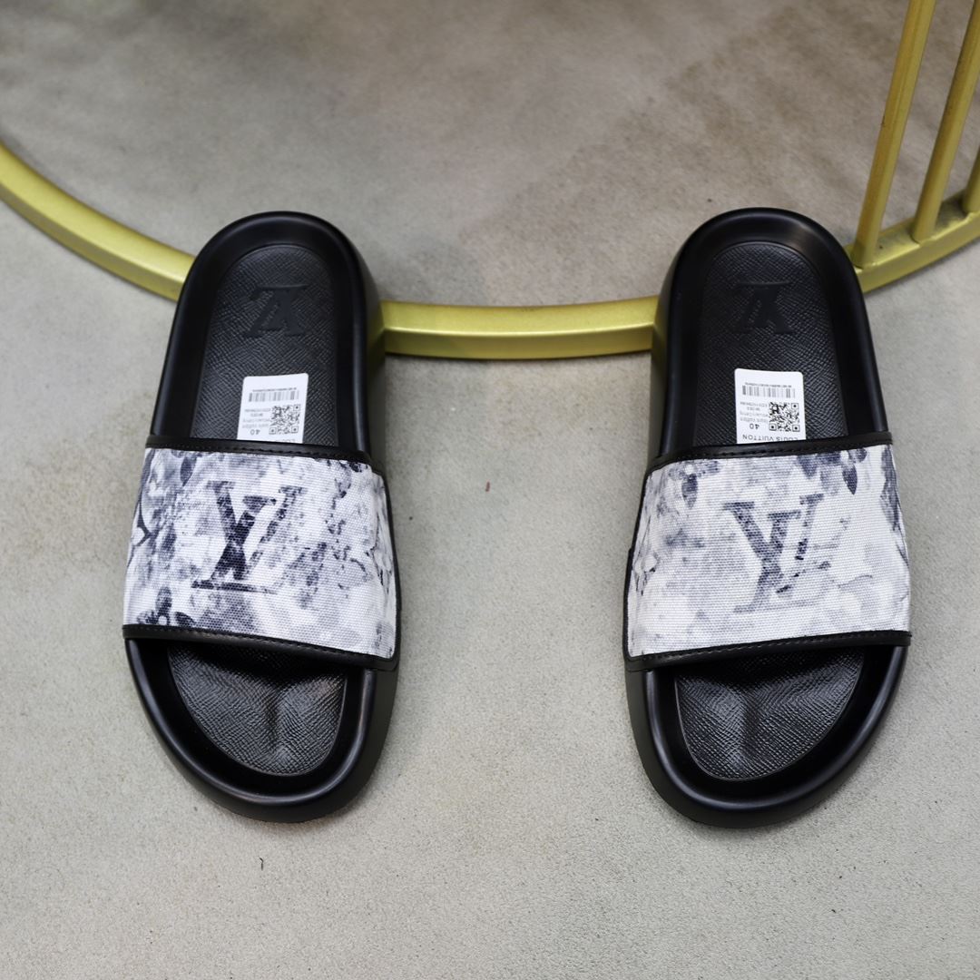 Louis Vuitton Slippers